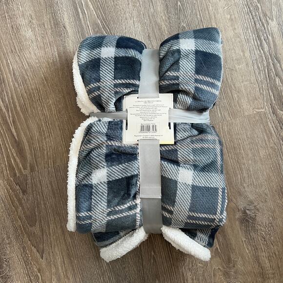 Ultra Plush Blue And Gray Plaid Throw - NWT - Picture 5 of 5
